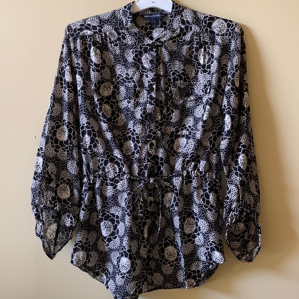 French Connection Sz 2 Button front blouse Black and Cream